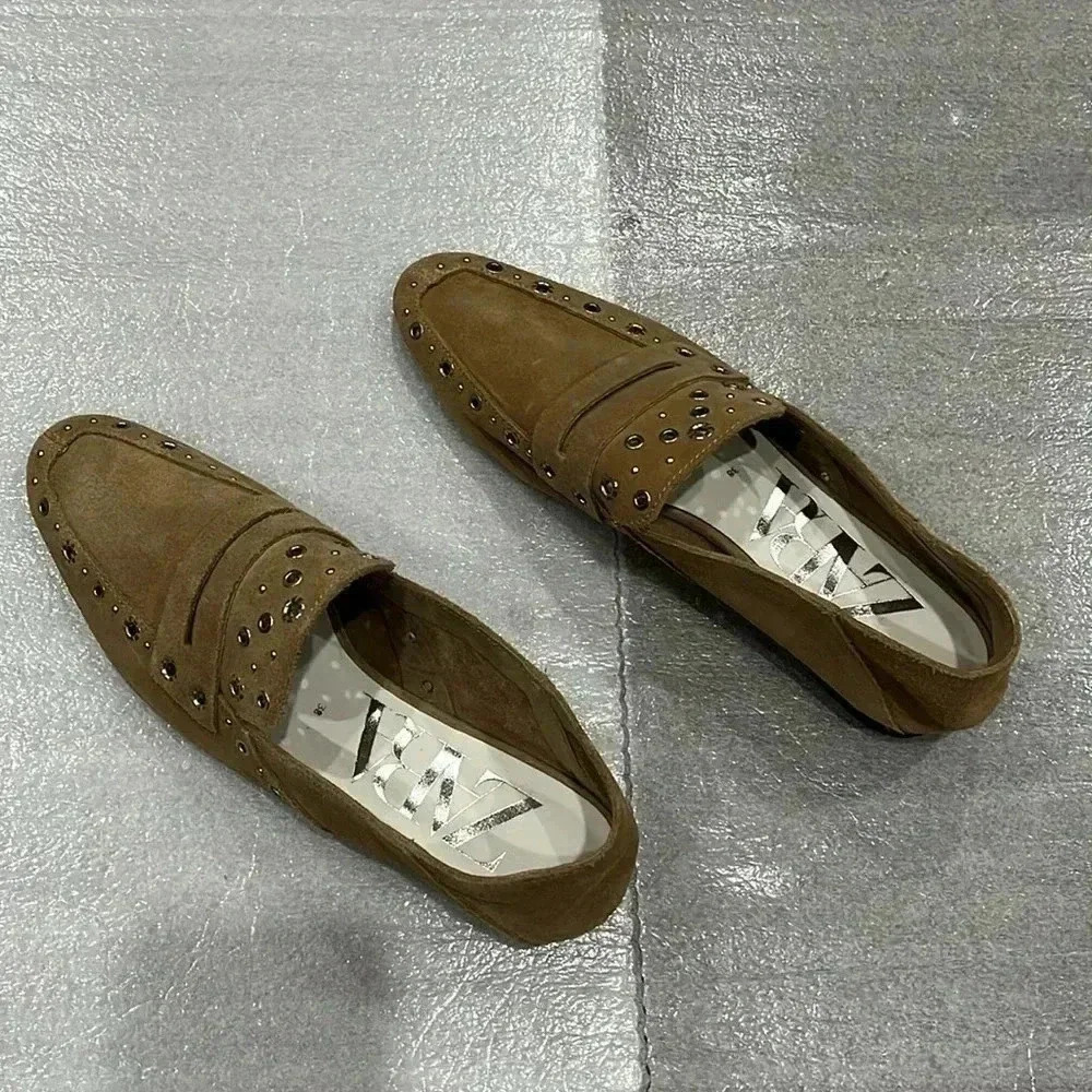 [US7.5]Zara  Metallic Eyelets Suede Flats-EUC